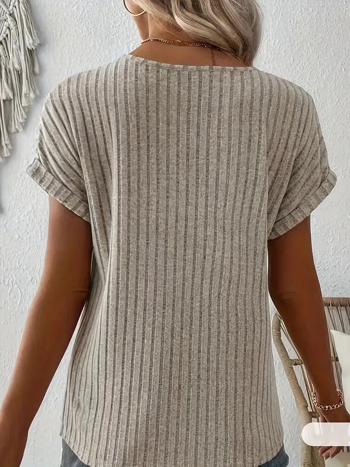 T-shirt | V-udskæring, Korte Ærmer & Stribet Mønster | Strikket Sommerstil